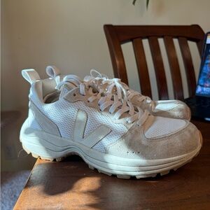 Veja Venturi Women’s Sneaker 9.5